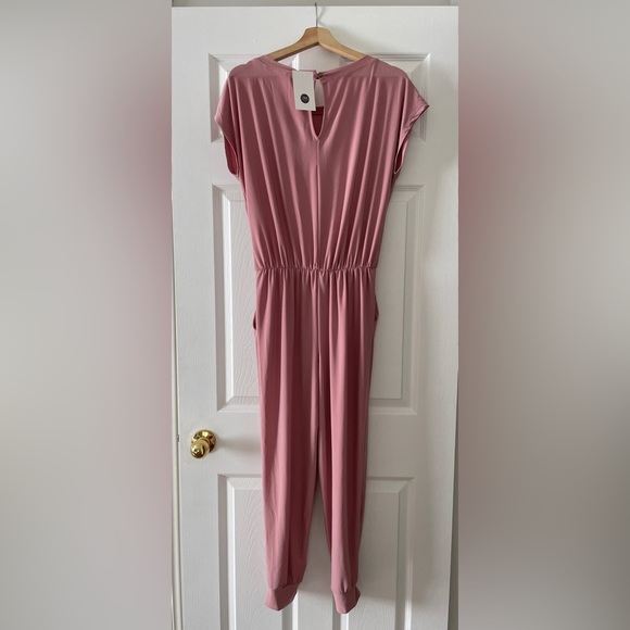 BNWT Rose Coloured Stretchy Matte Satin Looking Jumpsuit - Picture 2 of 6